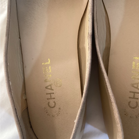 Chanel
Chanel Beige/Black Leather CC Cap Toe Bow Ballet Flats - Picture 8 of 13